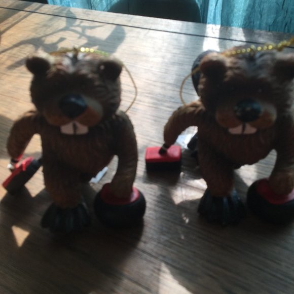 Beaver curling Christmas ornament set of 2 new with tags - Picture 1 of 4